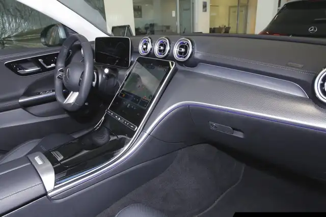 Mercedes-Benz C-Class view 7