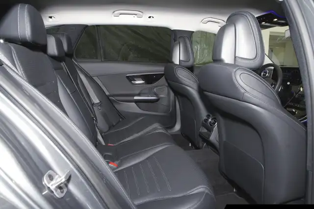 Mercedes-Benz C-Class view 9