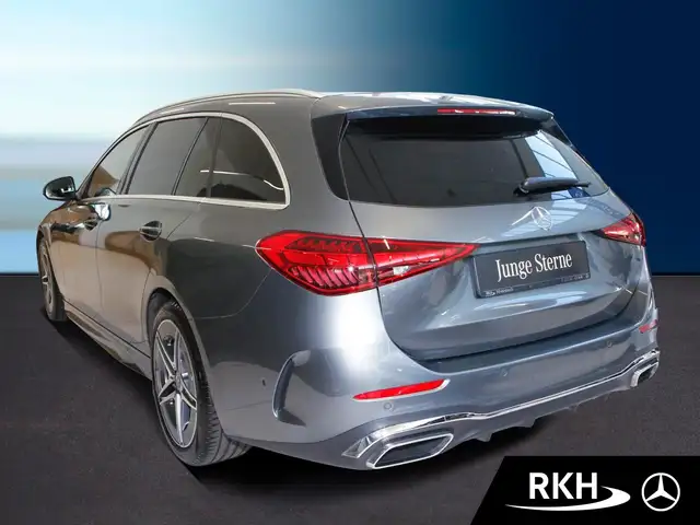 Mercedes-Benz C-Class view 4