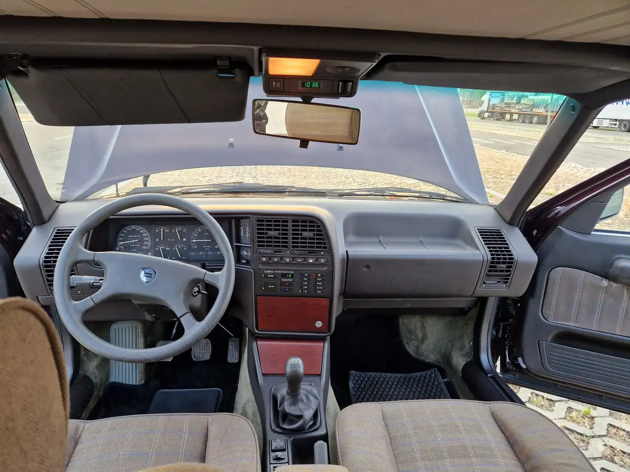 Lancia Thema 2.0 ie 16v, foto 2