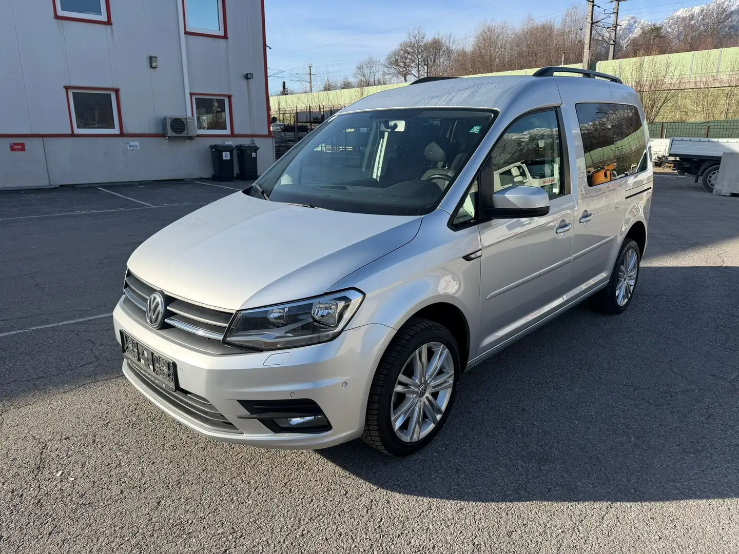 Volkswagen Caddy Trendline BMT 4Motion *AHK* Grau - 2