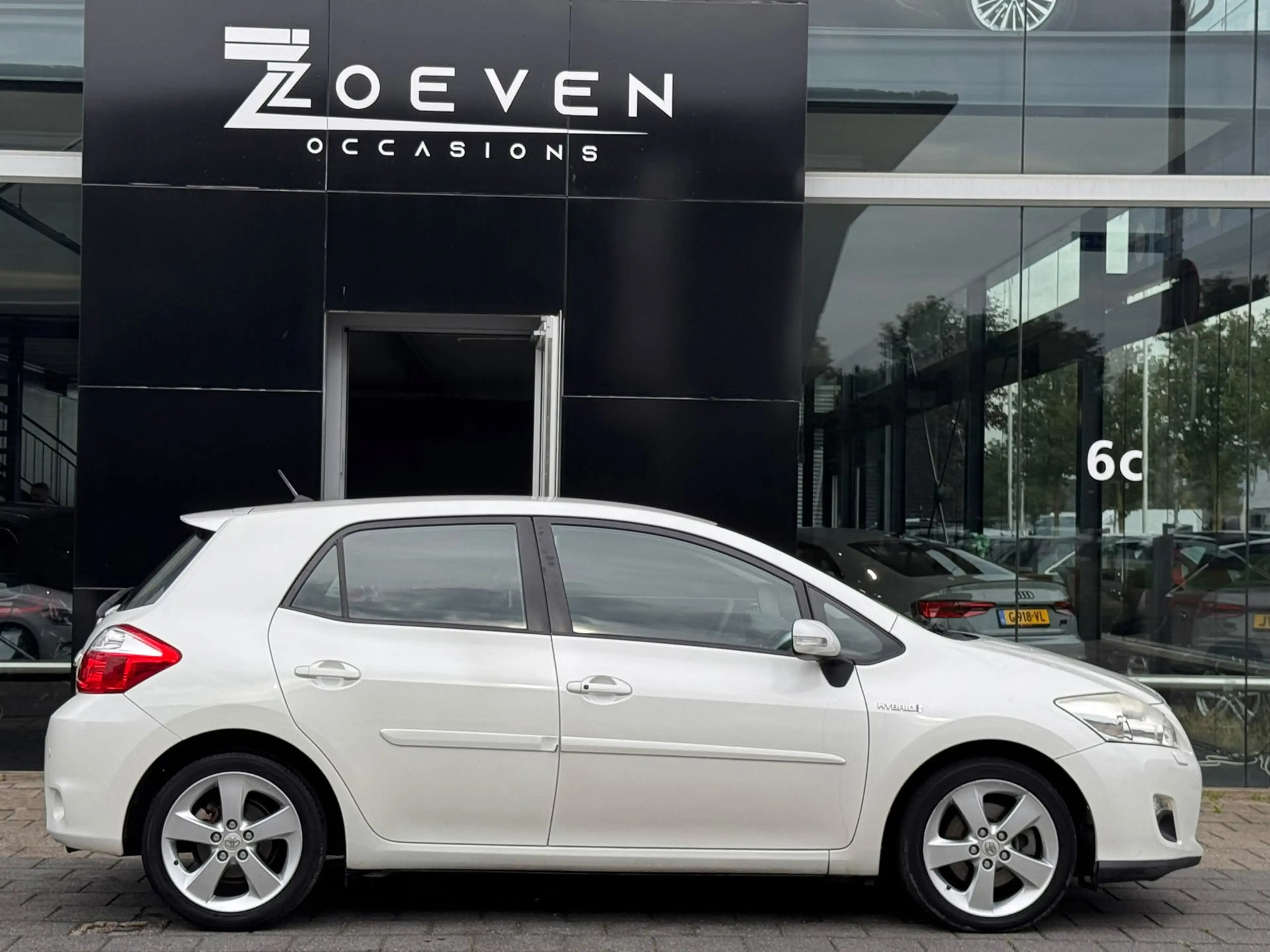 Toyota Auris 1.8 Full Hybrid Dynamic — photo 10