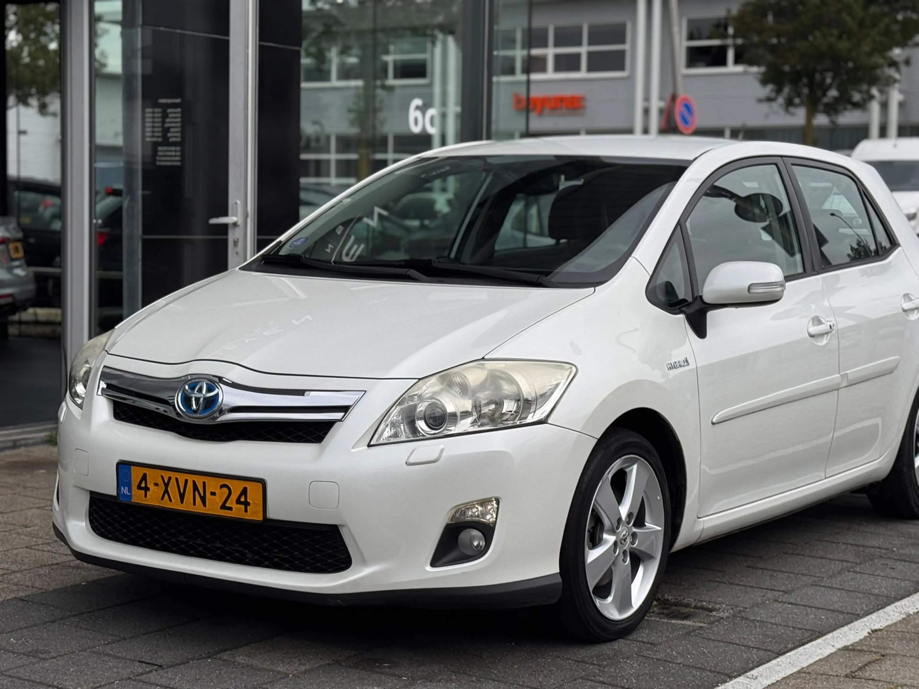 Toyota Auris 1.8 Full Hybrid Dynamic — photo 2