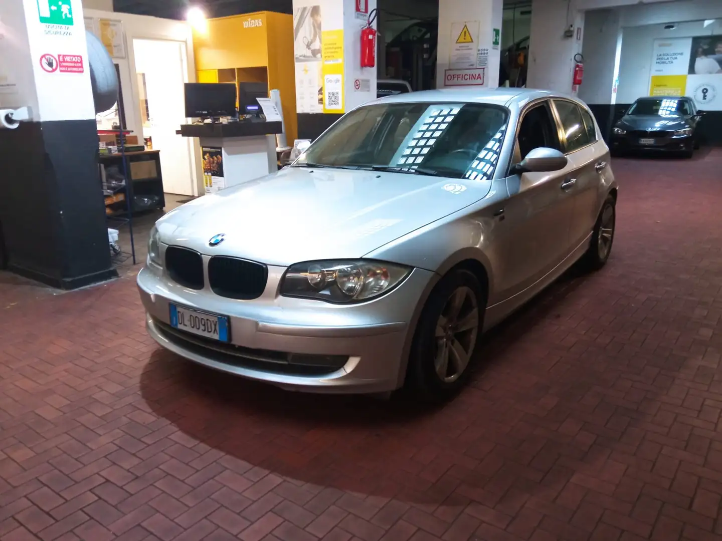 BMW 118 118d 5p 2.0 Futura 143cv dpf Grigio - 1