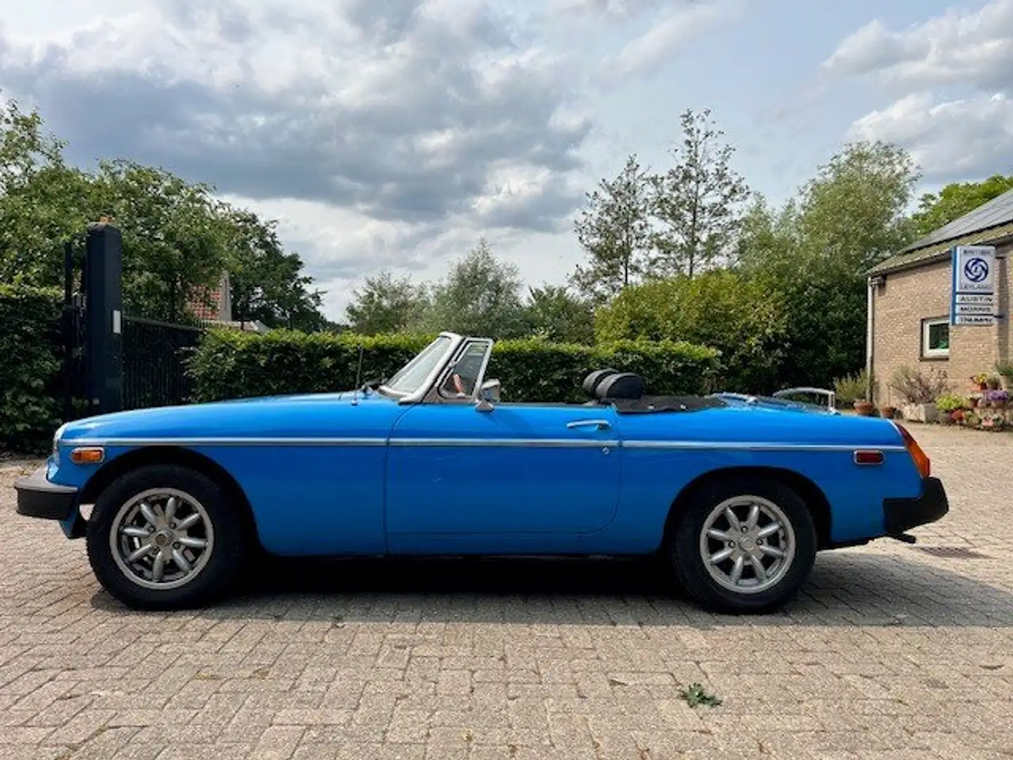 MG MGB Roadster, Pageant Blue Azul - 1