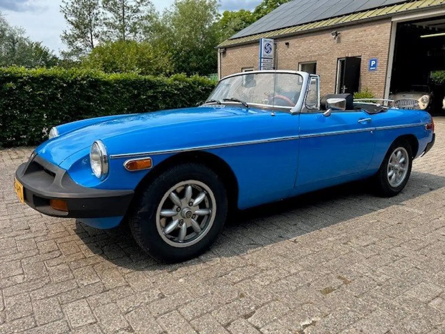 MG MGB Roadster, Pageant Blue Azul - 2