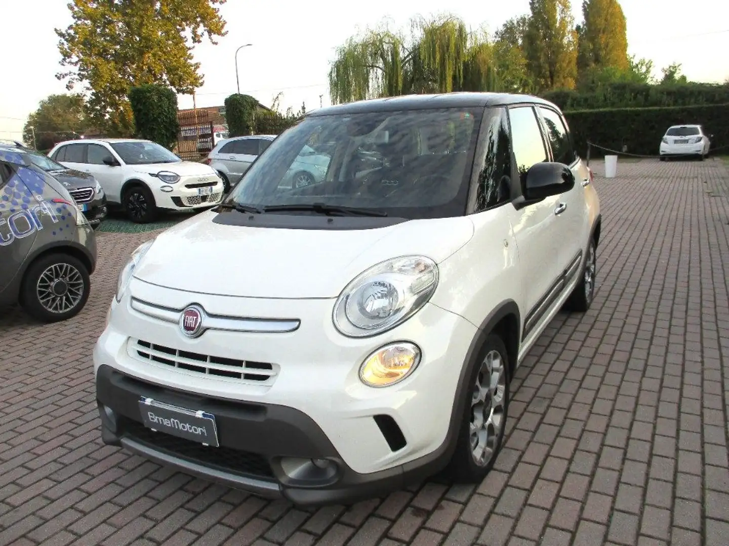 Fiat 500L 1.6 Multijet 120Cv Trekking NAVI/Bluetooth/Cruise Weiß - 1
