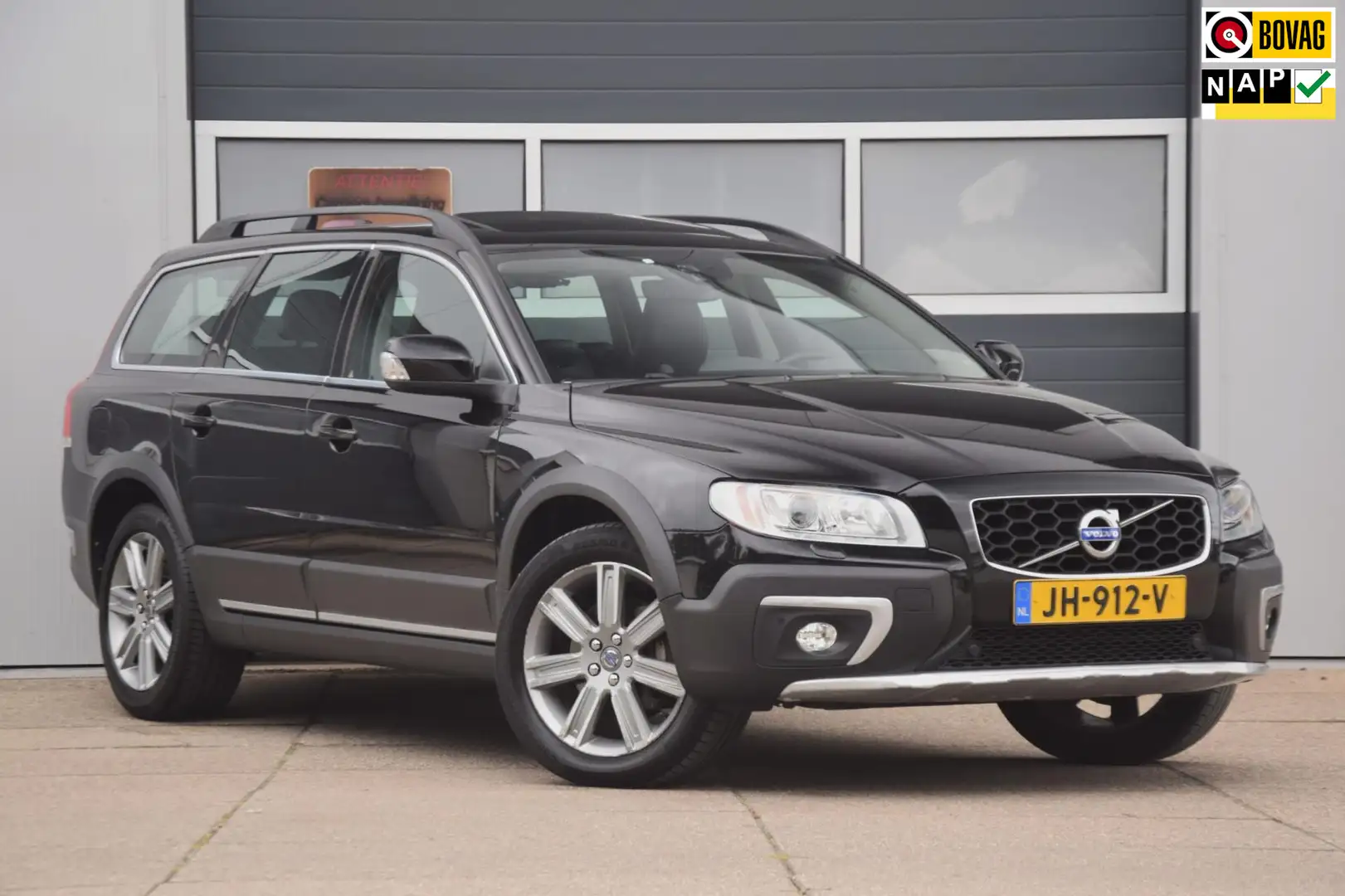 Volvo XC70 2.0 T5 FWD Polar+ 1E EIGENAAR/DEALER ONDERHOUDEN/T Zwart - 1
