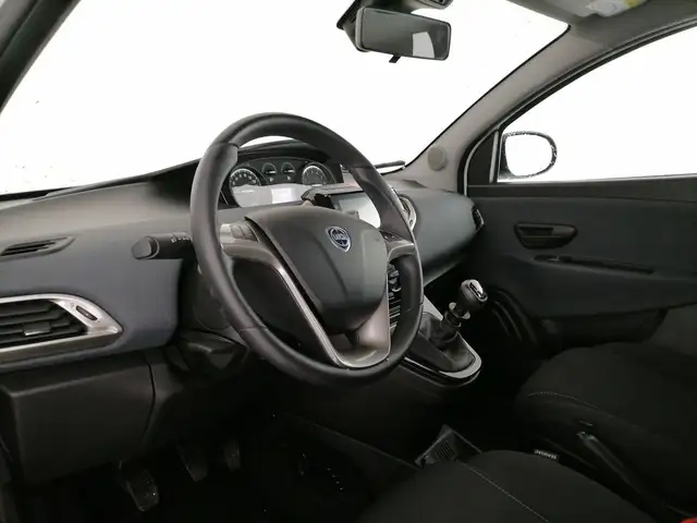 Lancia Ypsilon view 11
