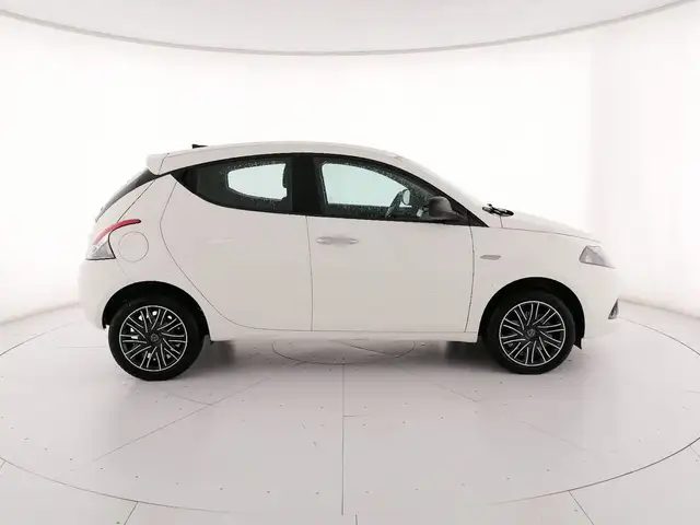 Lancia Ypsilon view 3