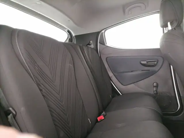 Lancia Ypsilon view 8