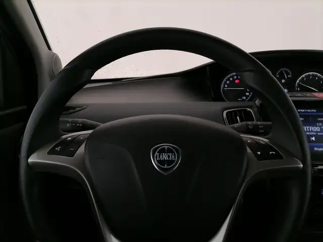 Lancia Ypsilon view 16