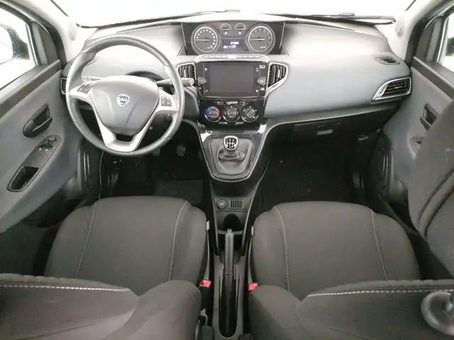 Lancia Ypsilon view 9