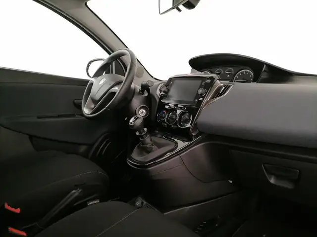 Lancia Ypsilon view 7