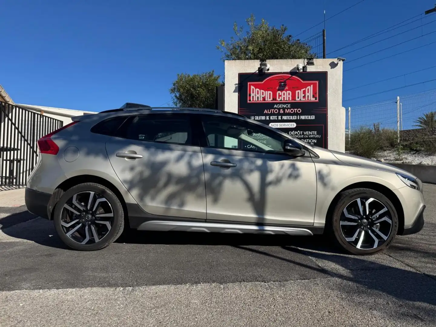 Volvo V40 Cross Country D2 - 120 CROSS COUNTRY Översta Edition PHASE 2 Beige - 2