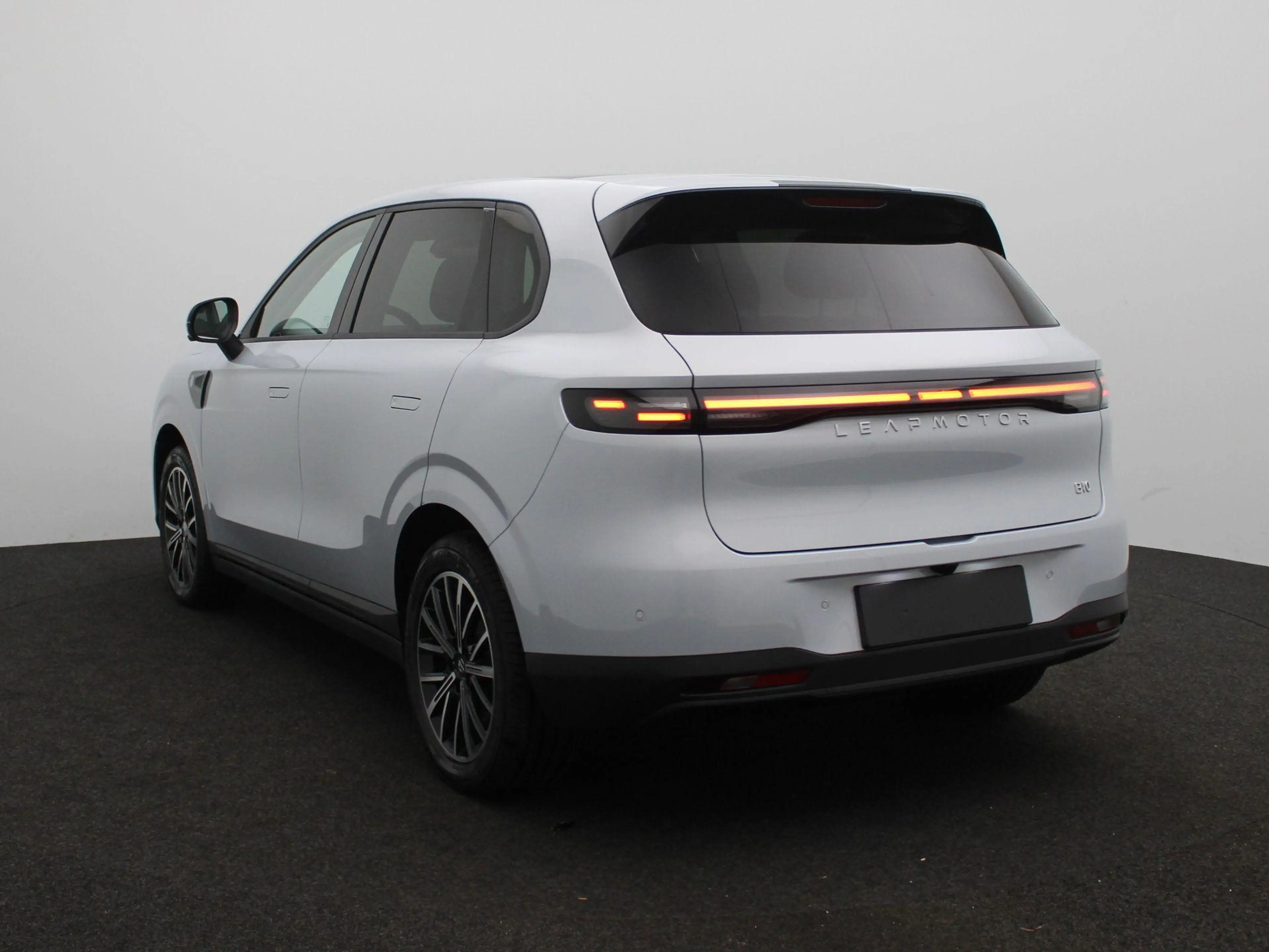 Leapmotor B10 Design ProMax 67.1 kWh | VOORRAAD VOORDEEL | TOT 4 — photo 2