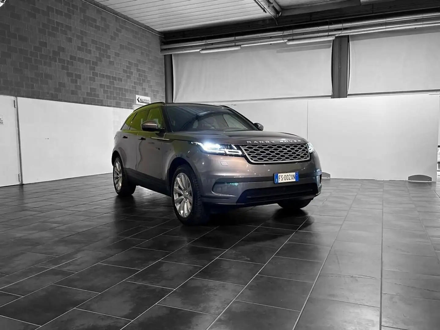 Land Rover Range Rover Velar 2.0 td4 R-Dynamic HSE 180cv auto Grijs - 1