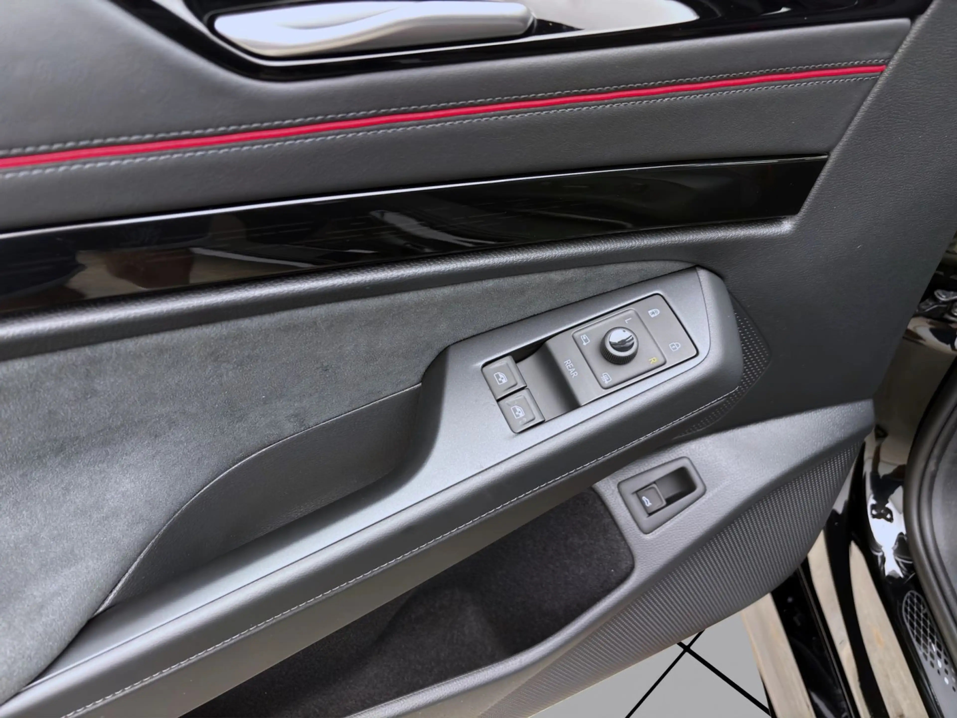 Volkswagen ID.7 4M GTX PANO AHK IQ.LIGHT NAVI DCC — photo 11