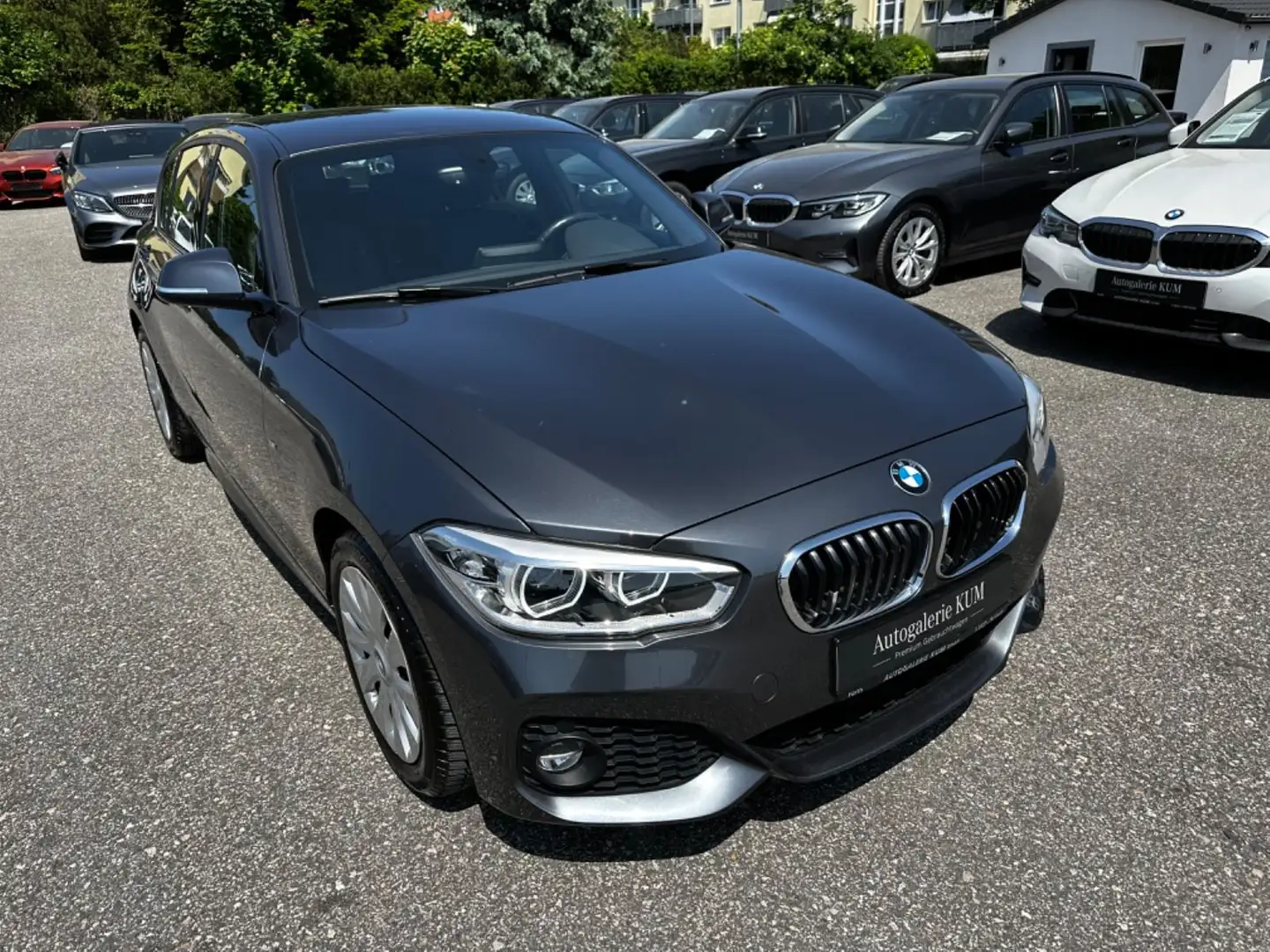 BMW 116 i Lim 5-Trg M-Paket|LED|LEDER|NAVI|PDC|SITHZ Grau - 1