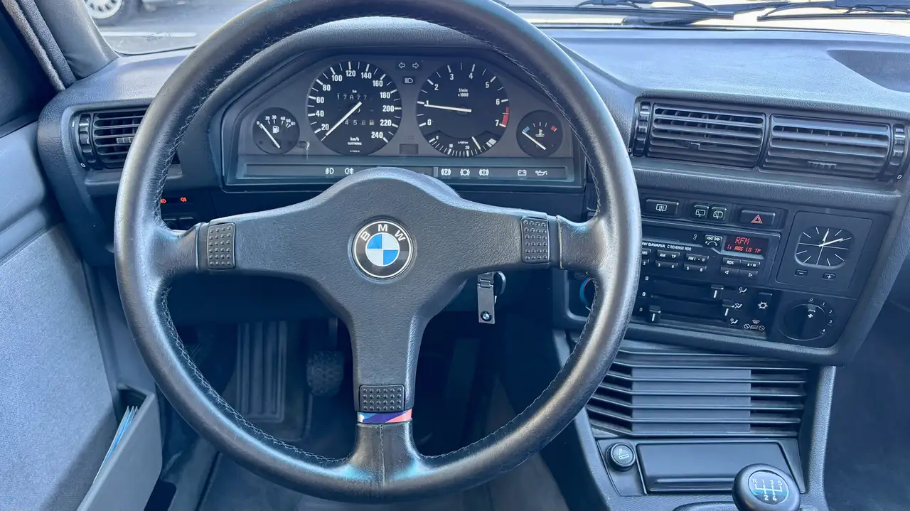 BMW 325 iX Touring E30, foto 6