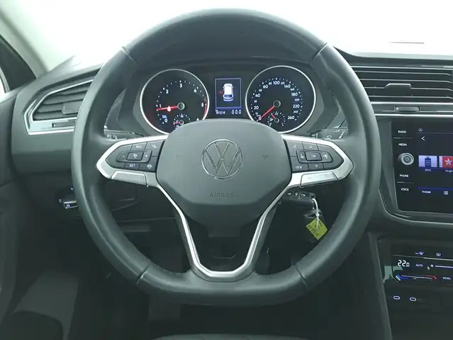 Volkswagen Tiguan view 11