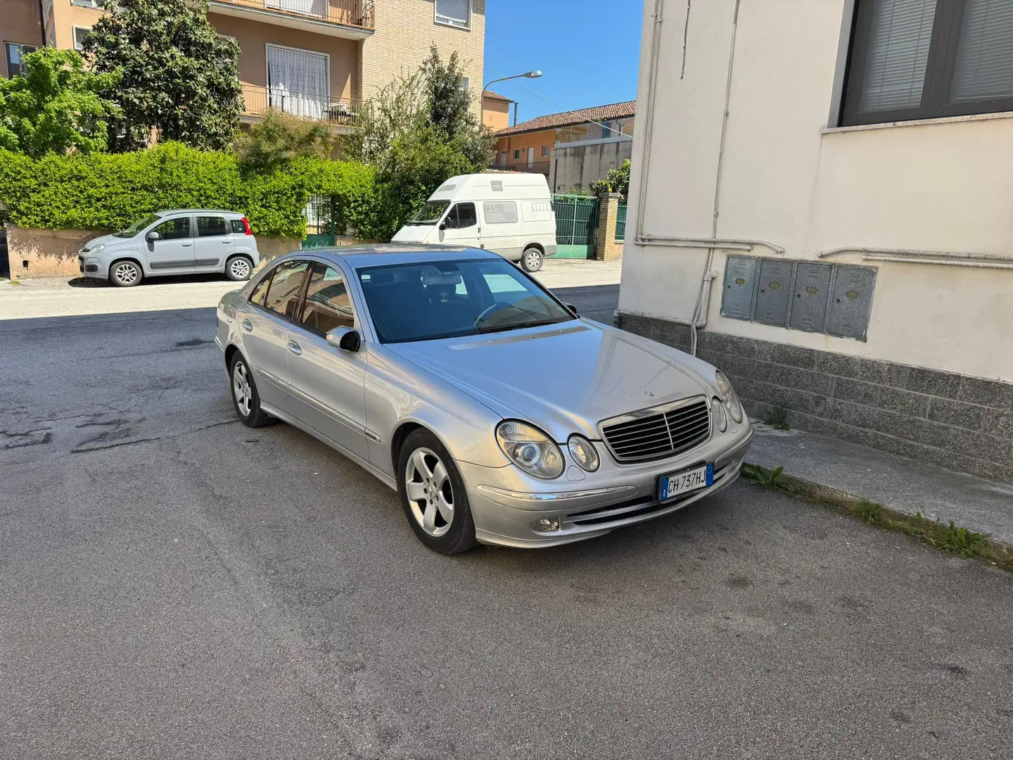 Mercedes-Benz E 270 Classe E - W211 Berlina td cdi Avantgarde Silber - 1