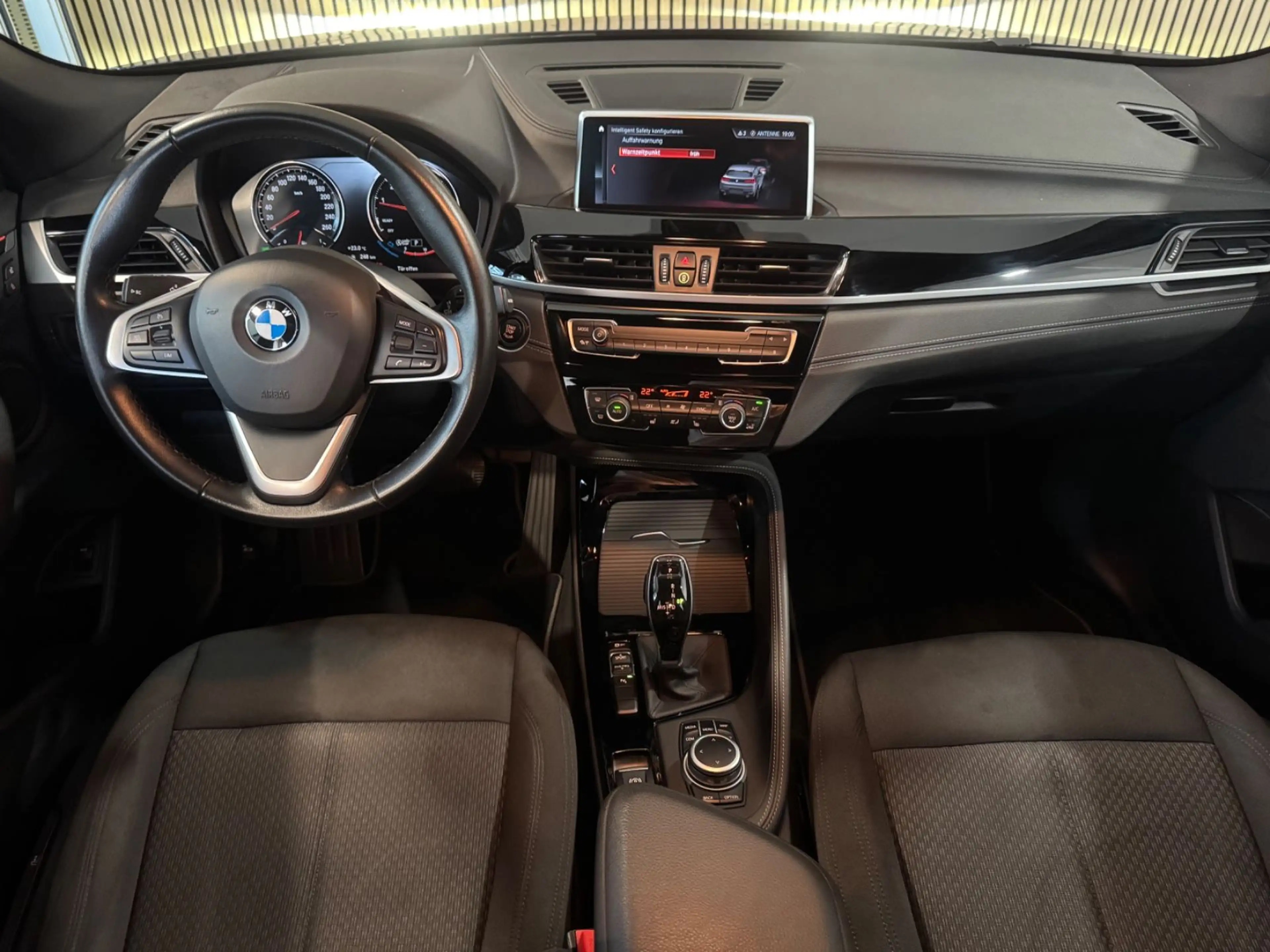 BMW X2 20i Advantage *LED/Park-Assist/Temp/Shz/HIFI* — photo 15