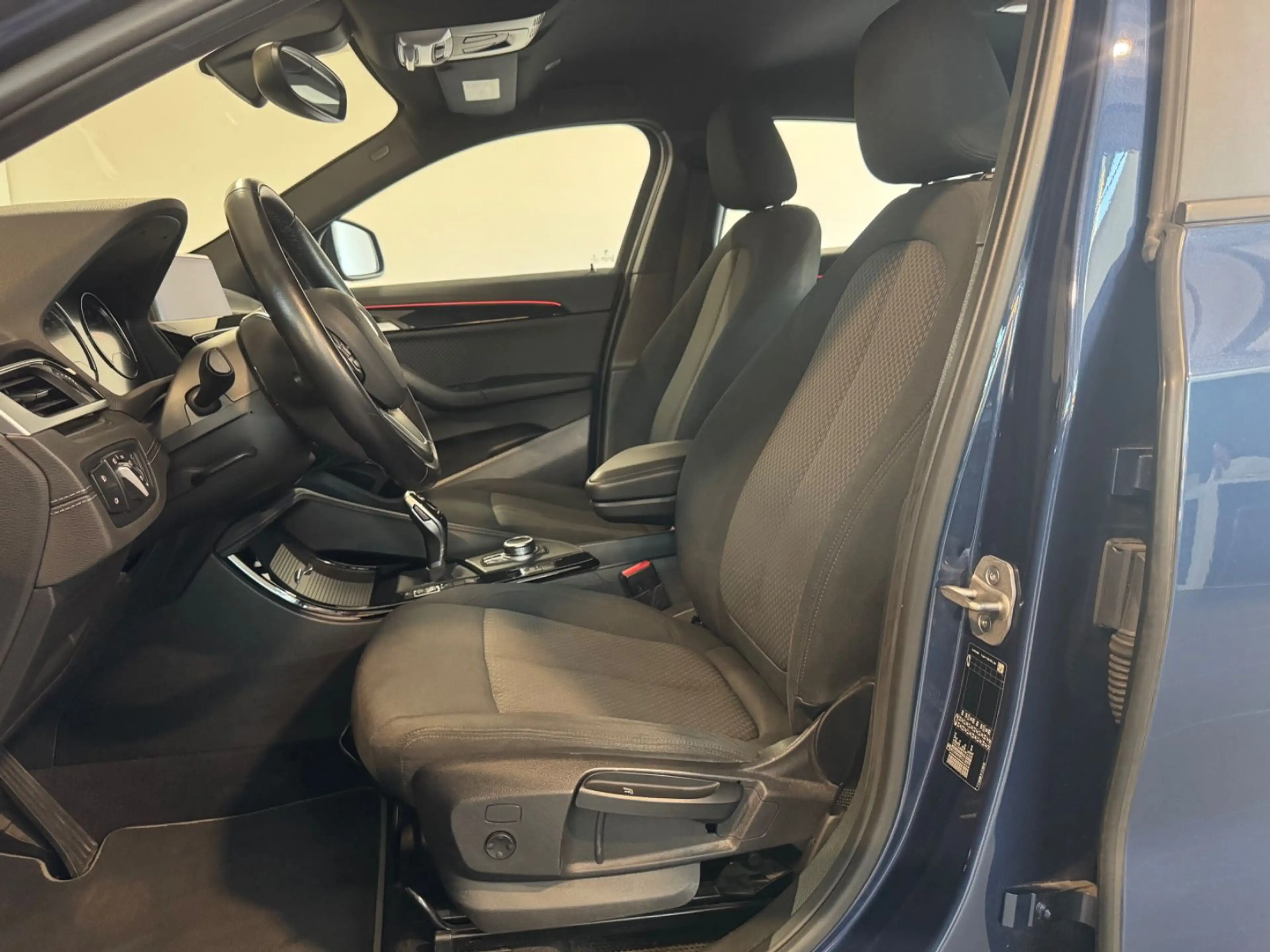 BMW X2 20i Advantage *LED/Park-Assist/Temp/Shz/HIFI* — photo 12