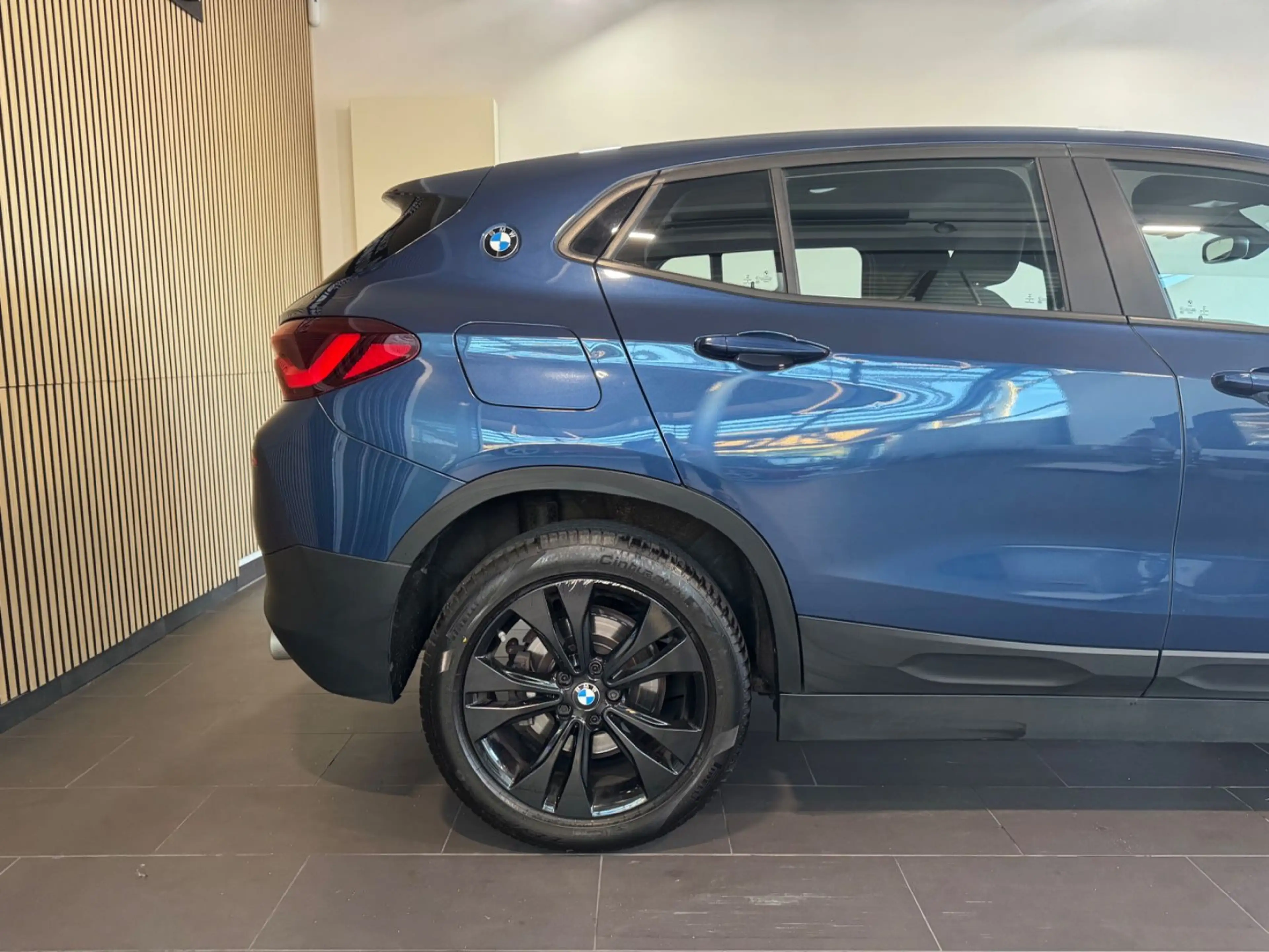 BMW X2 20i Advantage *LED/Park-Assist/Temp/Shz/HIFI* — photo 10