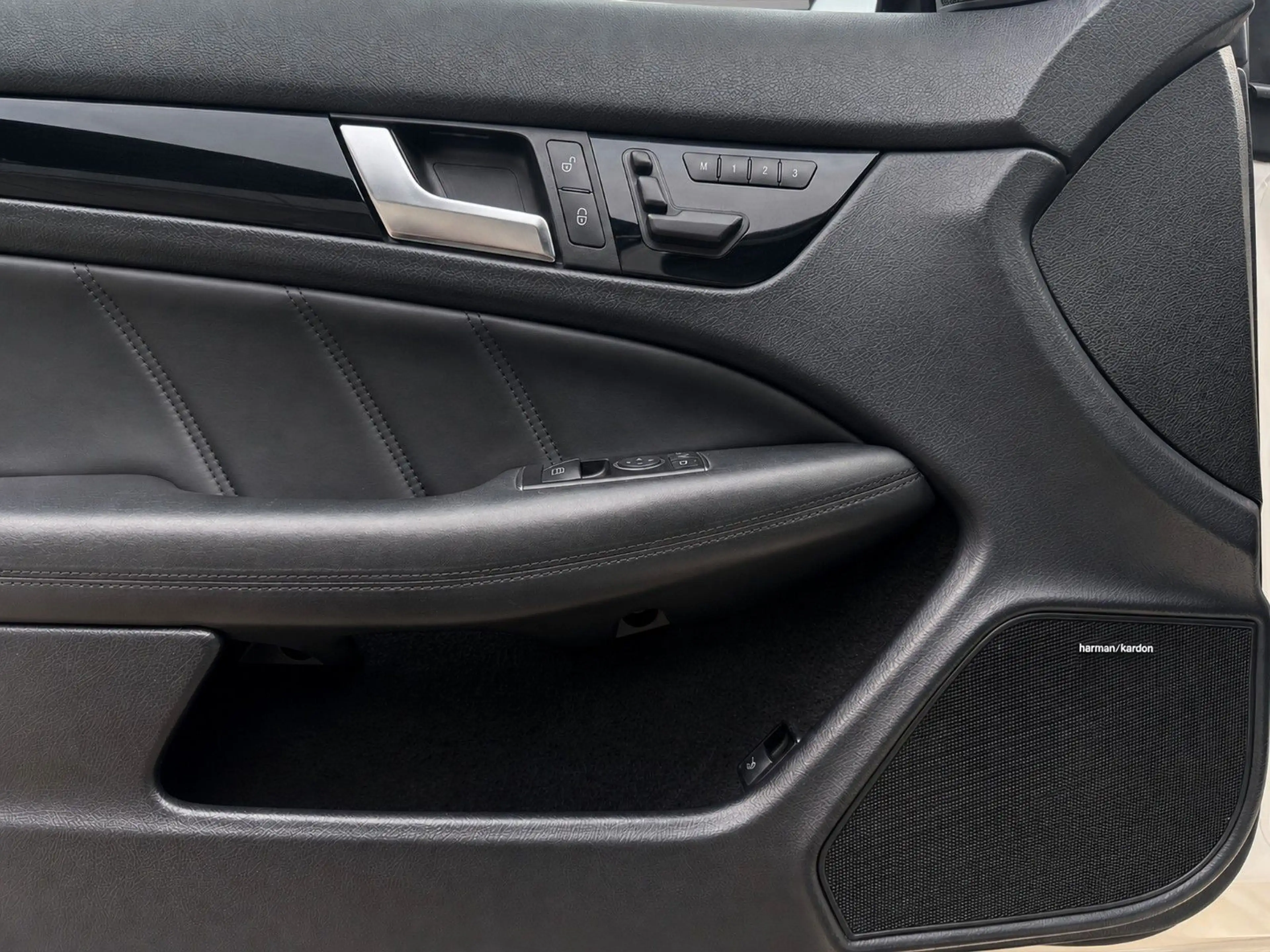 Mercedes-Benz C 63 AMG PP SOUND PANO TEMP SHZ ACC TOP — photo 14