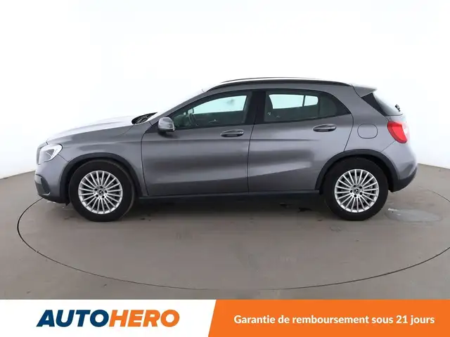 Mercedes-Benz Gla view 3