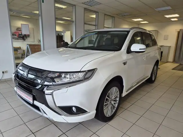 Mitsubishi Outlander PHEV Basis Spirit 4WD / KAMERA /