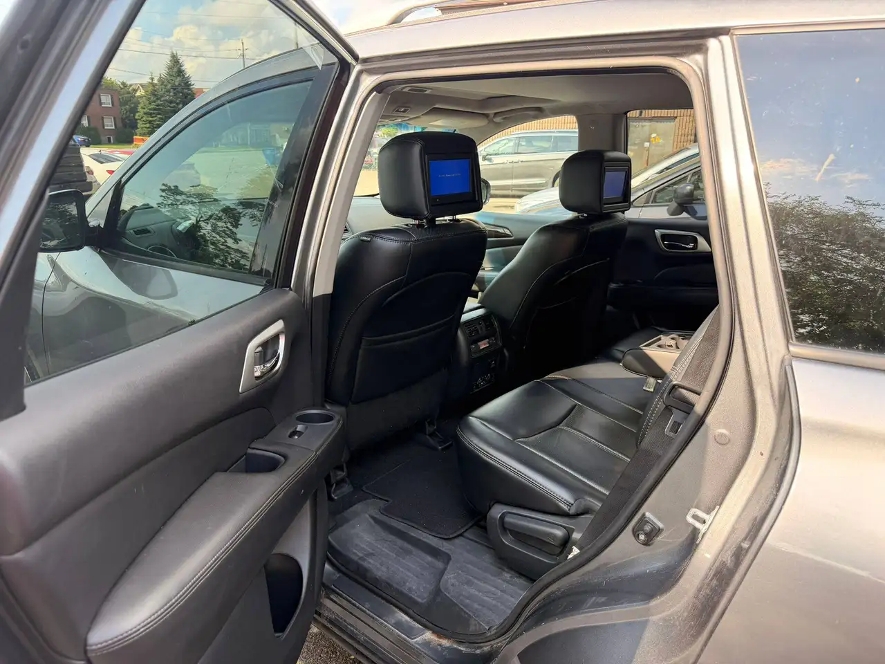 Nissan Pathfinder photo Nissan Pathfinder