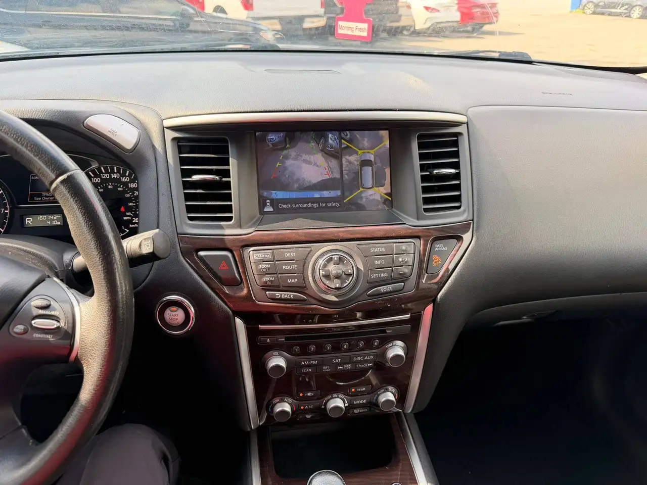 Nissan Pathfinder photo Nissan Pathfinder