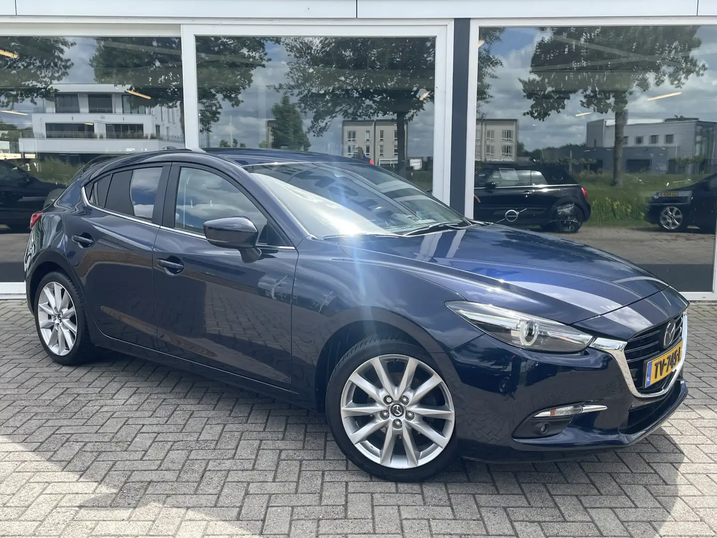 Mazda 3 2.0 SkyActiv-G 120 GT-M 50% deal 8.975,- ACTIE Led Bleu - 1