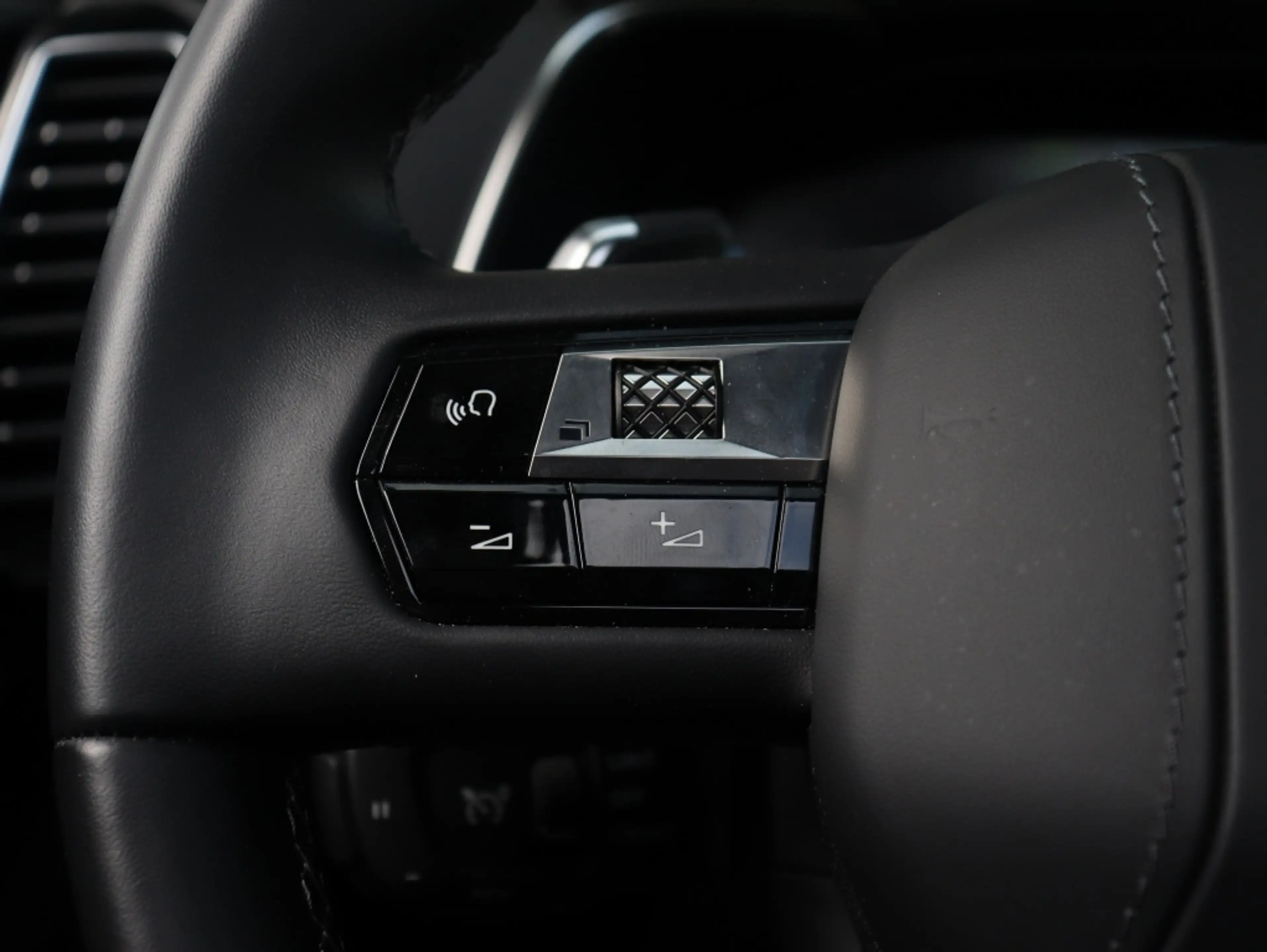 DS Automobiles DS 7 E-Tense 360 PK Performance 4x4 | Pano | Focal | Le — photo 14