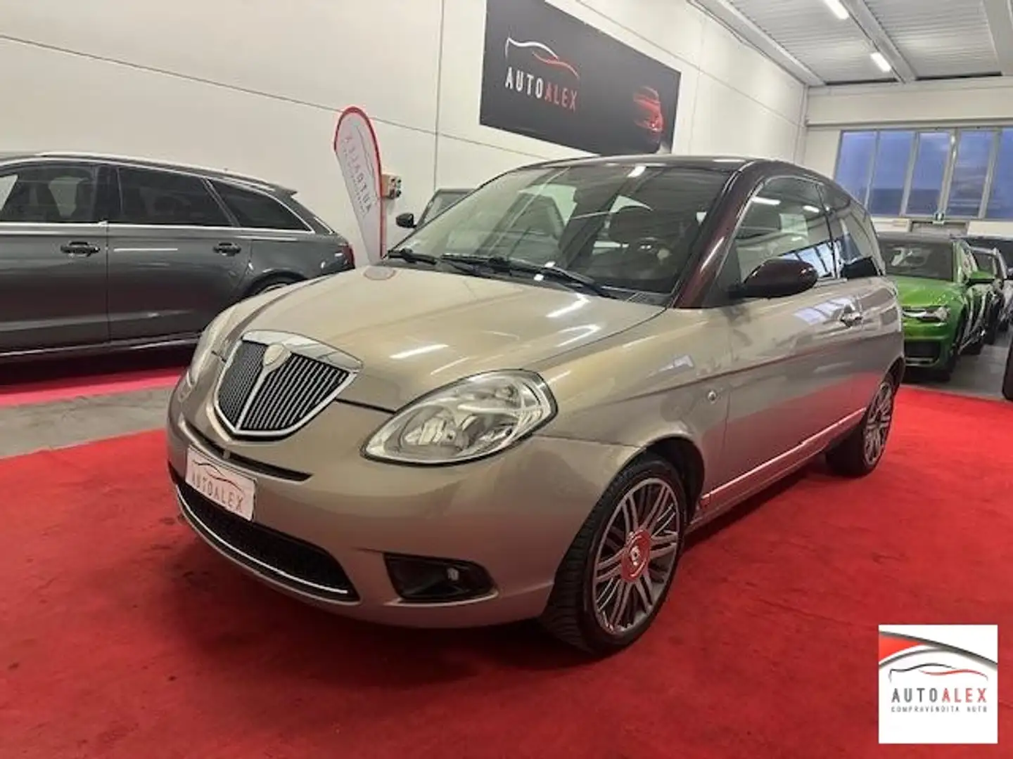 Lancia Ypsilon 1.4 16v Platino 100 Argent - 1