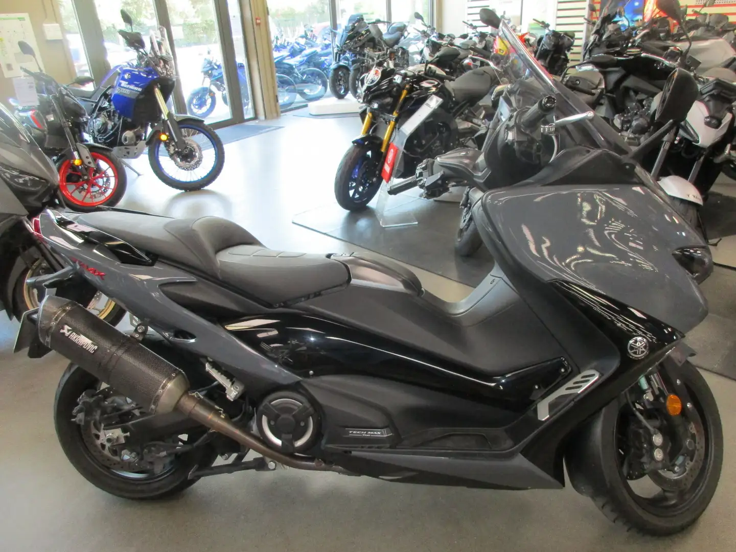 Yamaha TMAX 560 Szary - 1