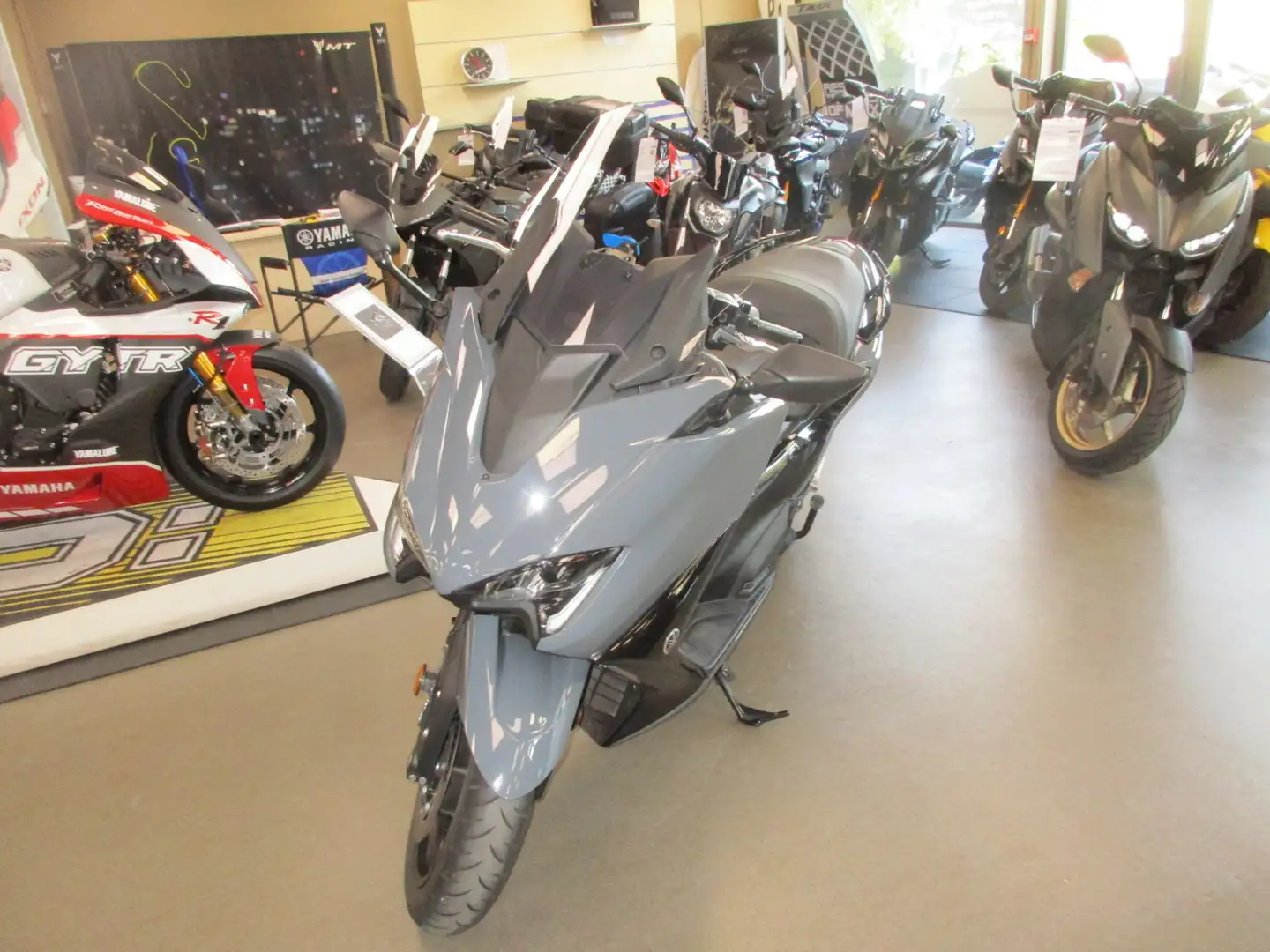 Yamaha TMAX 560 Szary - 2