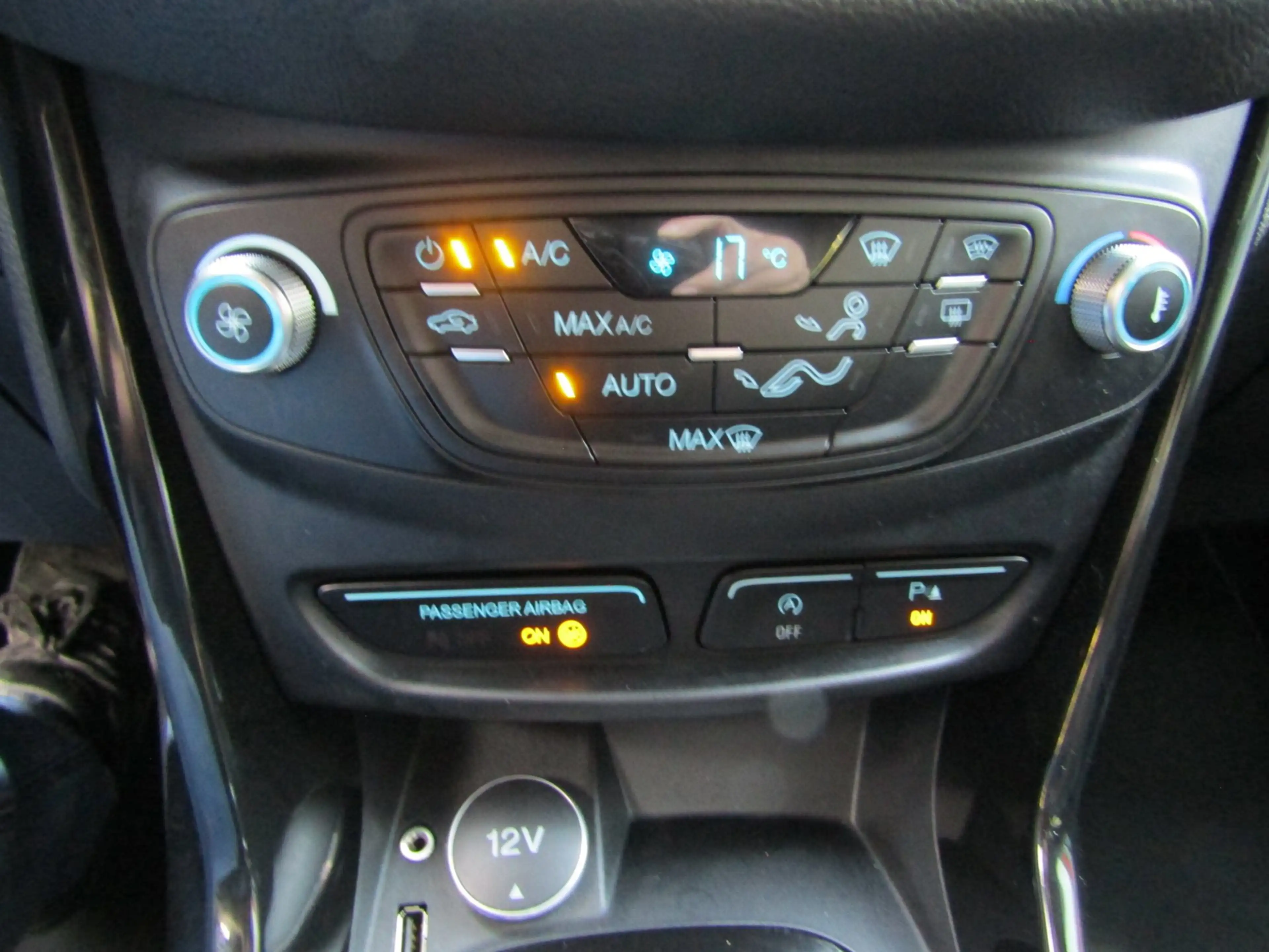 Ford B-Max 1.0 EcoBoost Titanium — photo 10