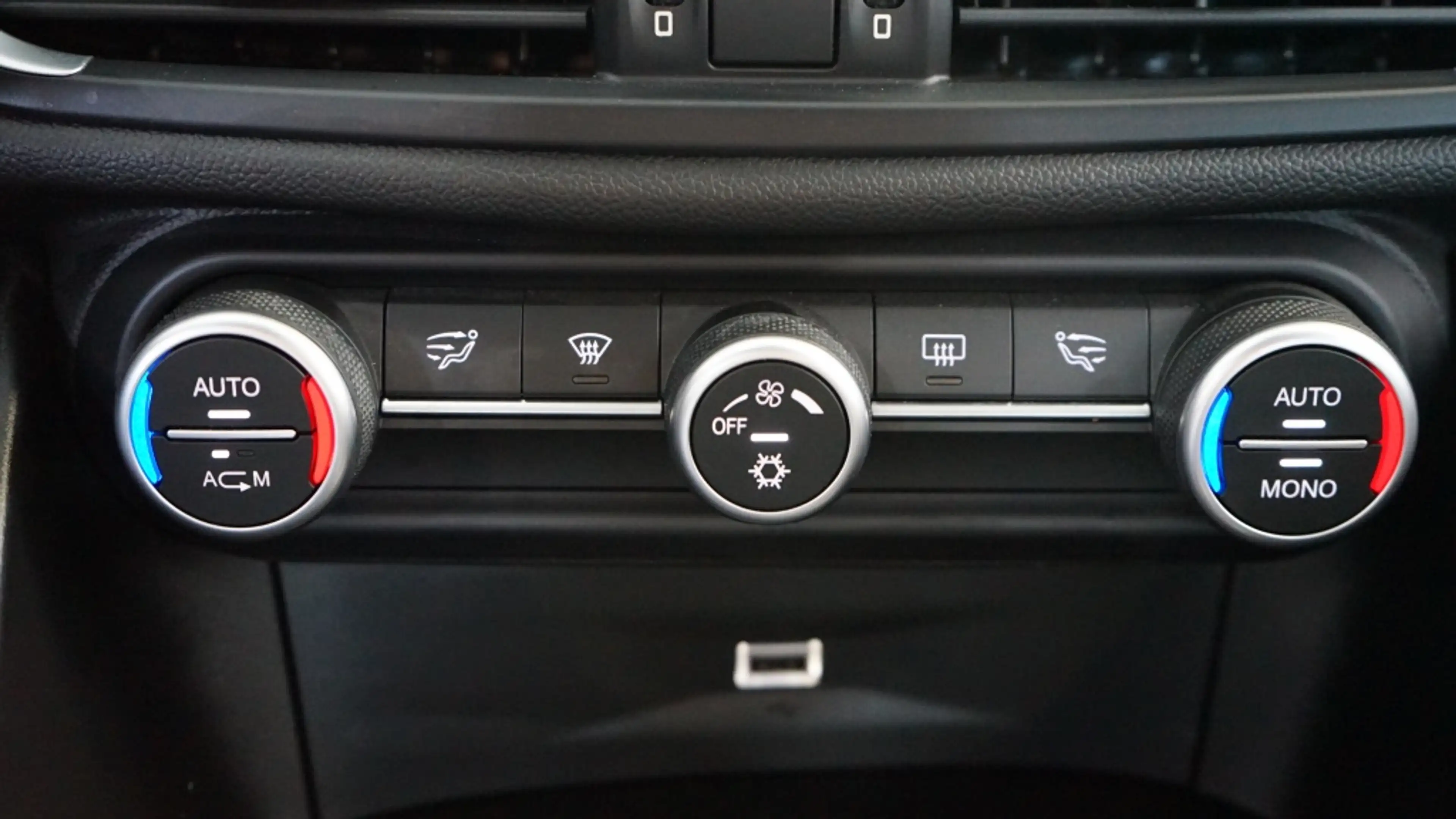 Alfa Romeo Giulia 2.0T Super | Sport uitlaat | leder | Breedset | 12 — photo 22