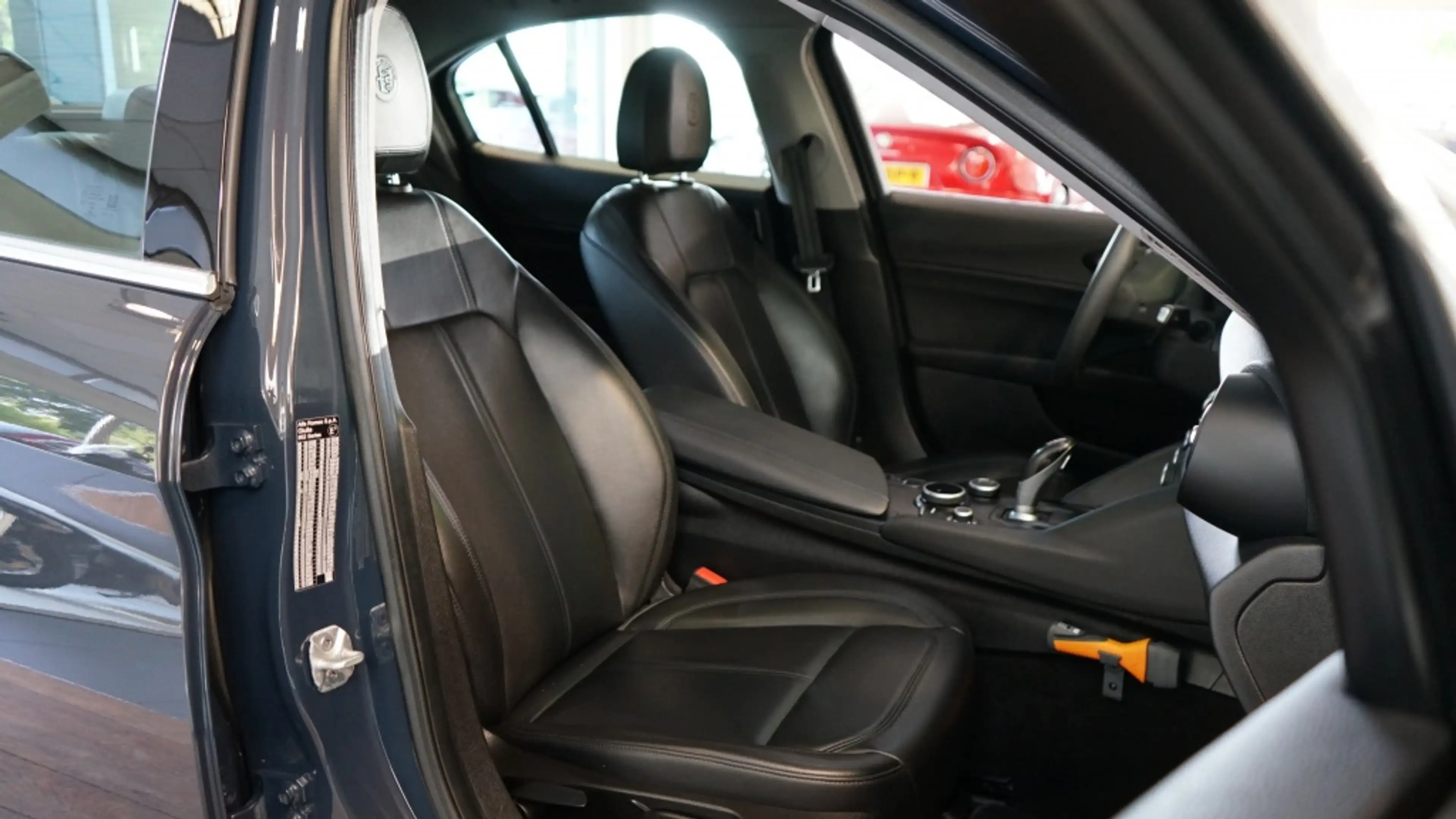 Alfa Romeo Giulia 2.0T Super | Sport uitlaat | leder | Breedset | 12 — photo 30