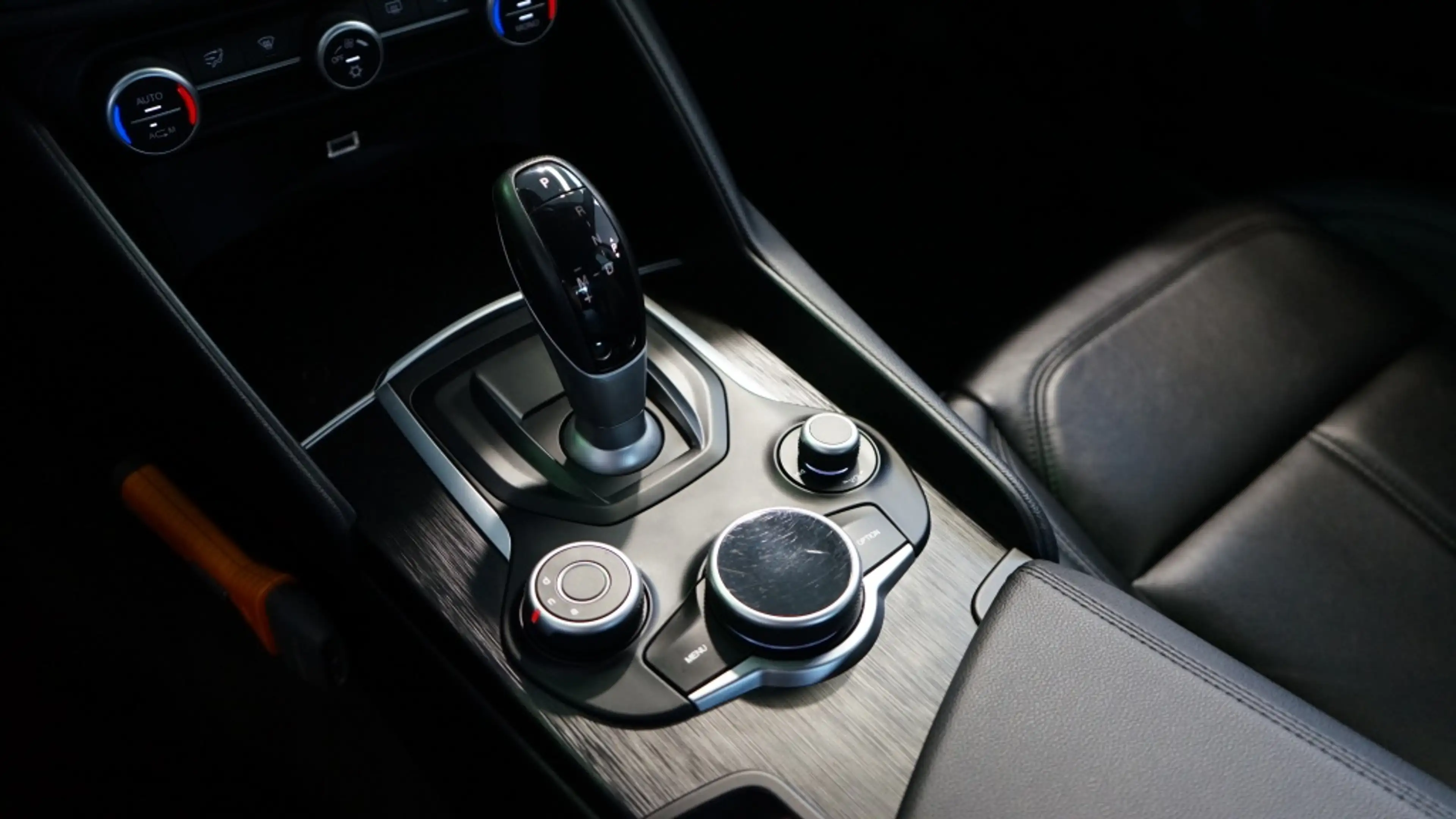 Alfa Romeo Giulia 2.0T Super | Sport uitlaat | leder | Breedset | 12 — photo 8