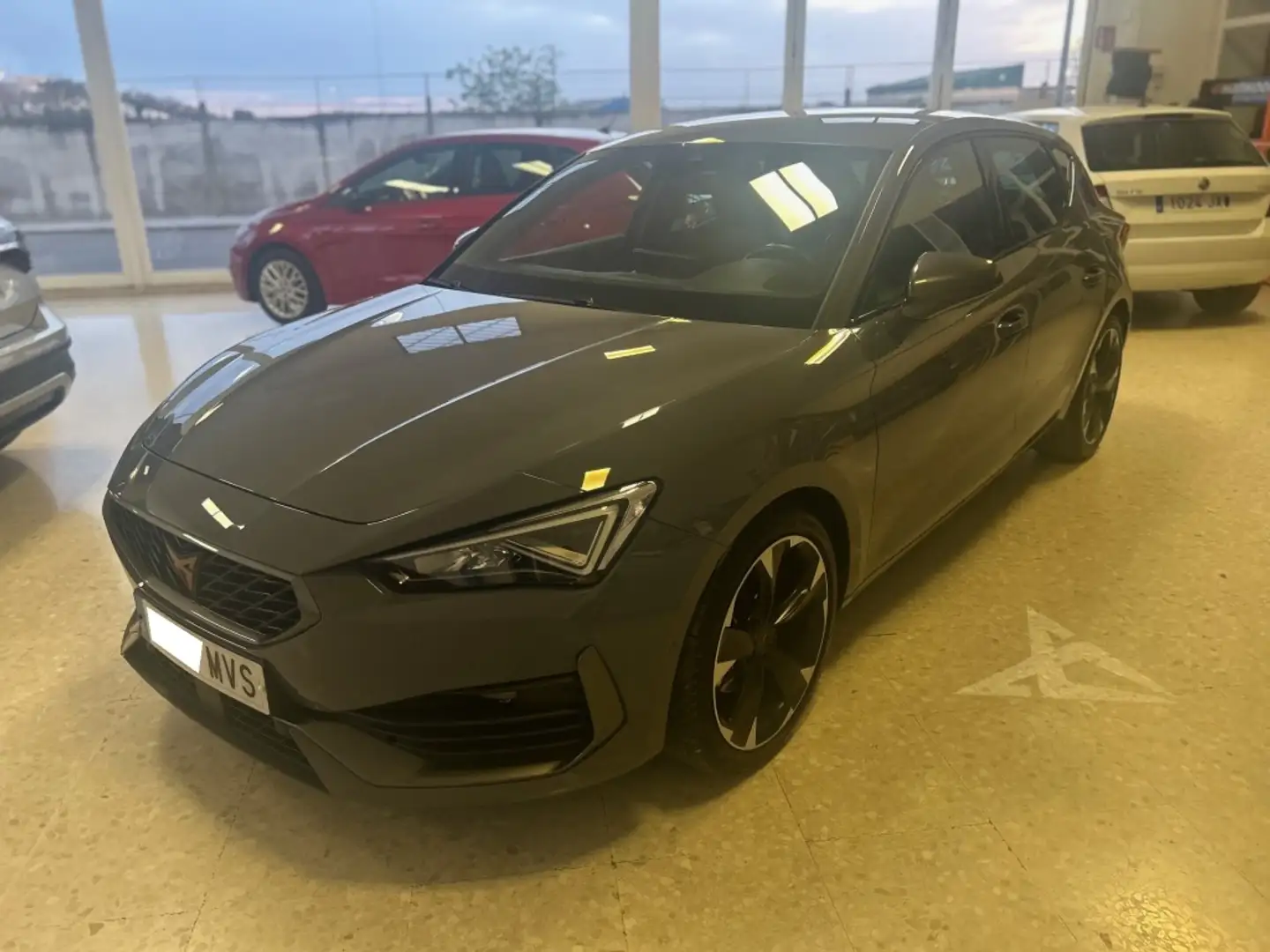 CUPRA Leon 1.5 eTSI 110 DSG Gris - 1