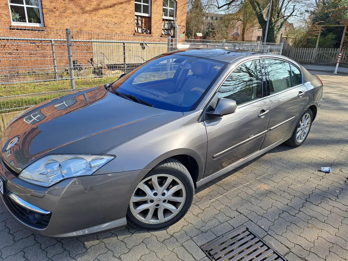 Renault Laguna dCi+150+FAP+Aut.+Initiale Grau - 2