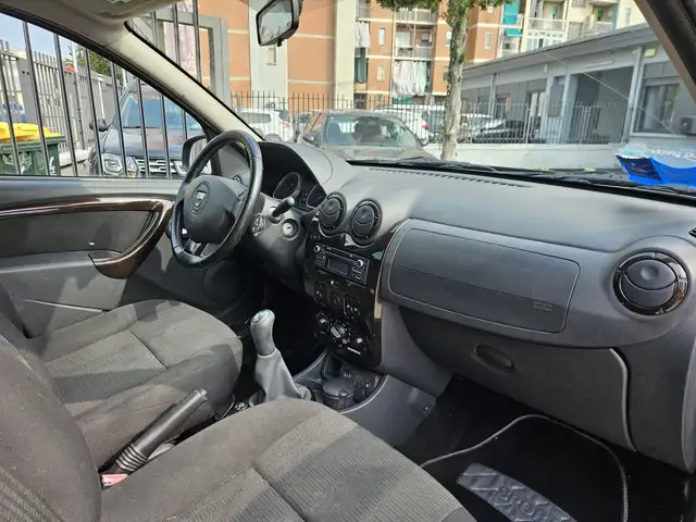 Dacia Duster view 11