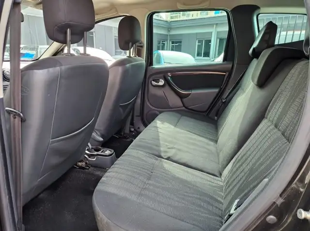 Dacia Duster view 9