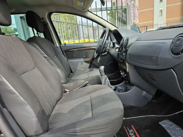 Dacia Duster view 12