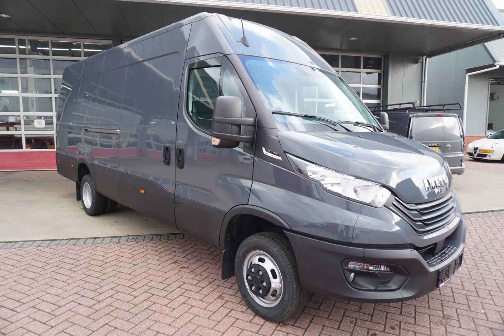 Iveco Daily 35C18HV 3.0 180PK 410L H2 Automaat nr. v129 | Dubb Gris - 2