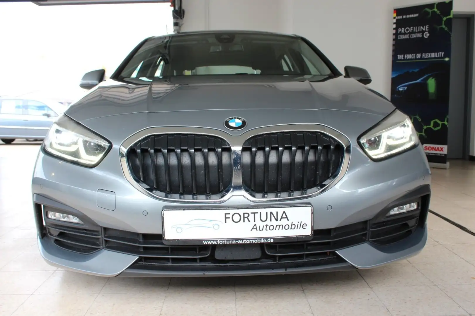 BMW 118 i Aut. Advantage Navi LED Live Cockpit Grau - 2